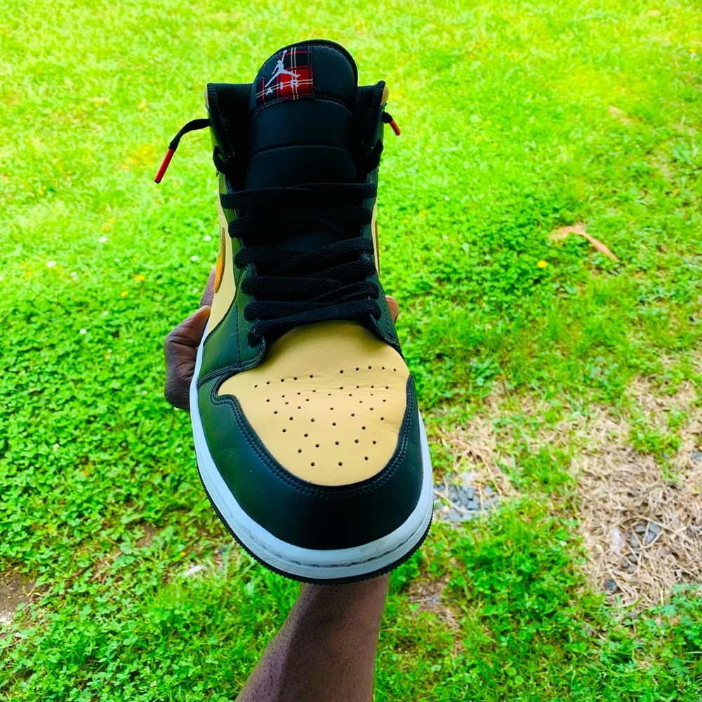 Air jordan one holiday mens sz12